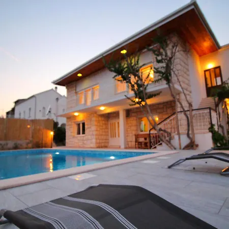 Vacation House Kosta's Place بيت للعطل أوروبيتش