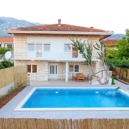 Vacation House Kosta's Place بيت للعطل