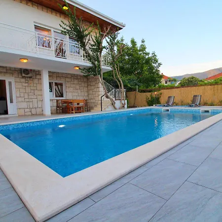 Vacation House Kosta's Place * أوروبيتش